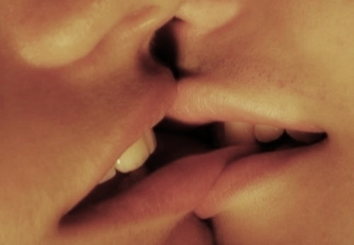 kiss Lip tumblr biting
