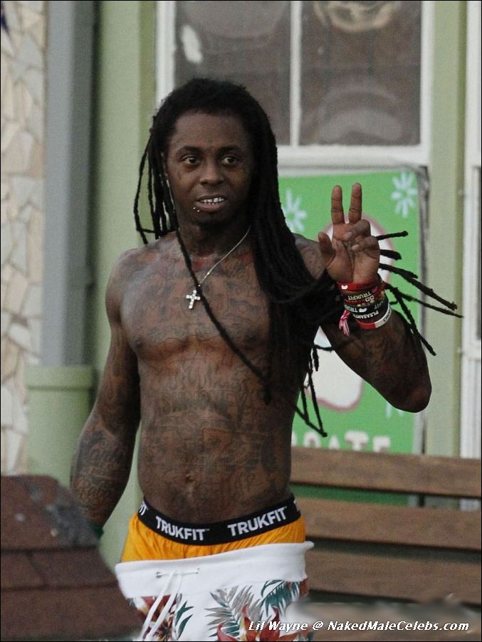 Lil wayne's daughter appears to have sx on live w rapper bf
