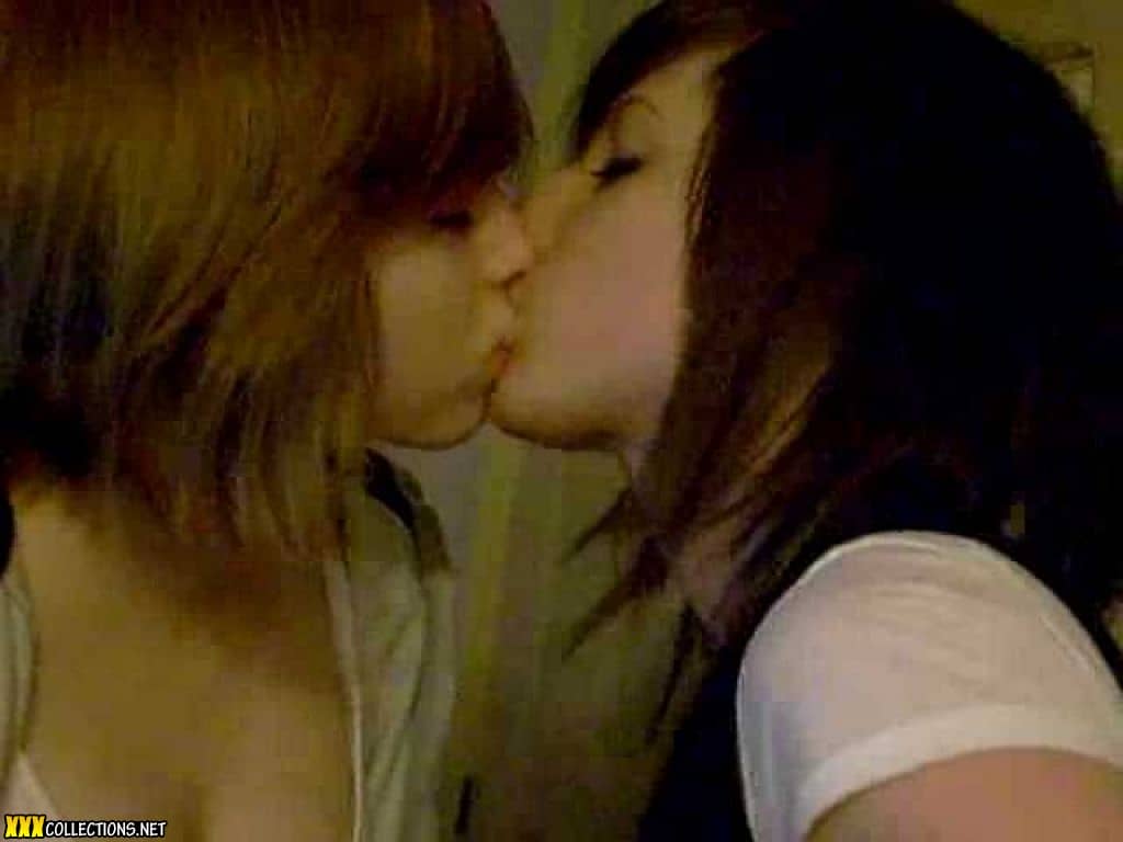 teen kissing Jb girls