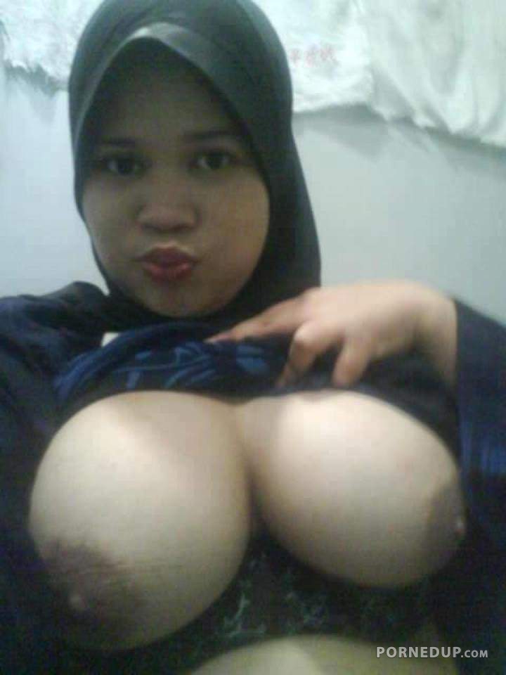 boobs Muslim girls big